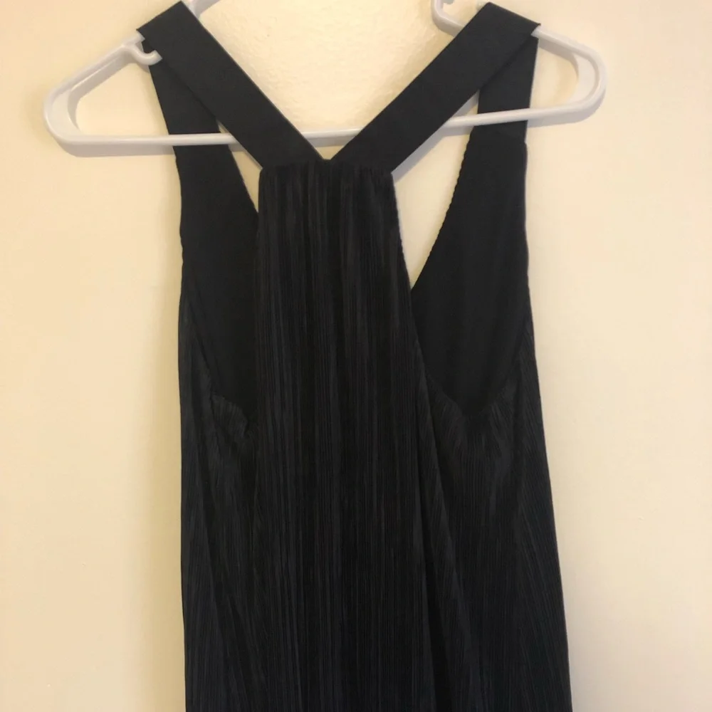 NWT v-neck Banana Republic Black tank size large - Picture 5 of 5